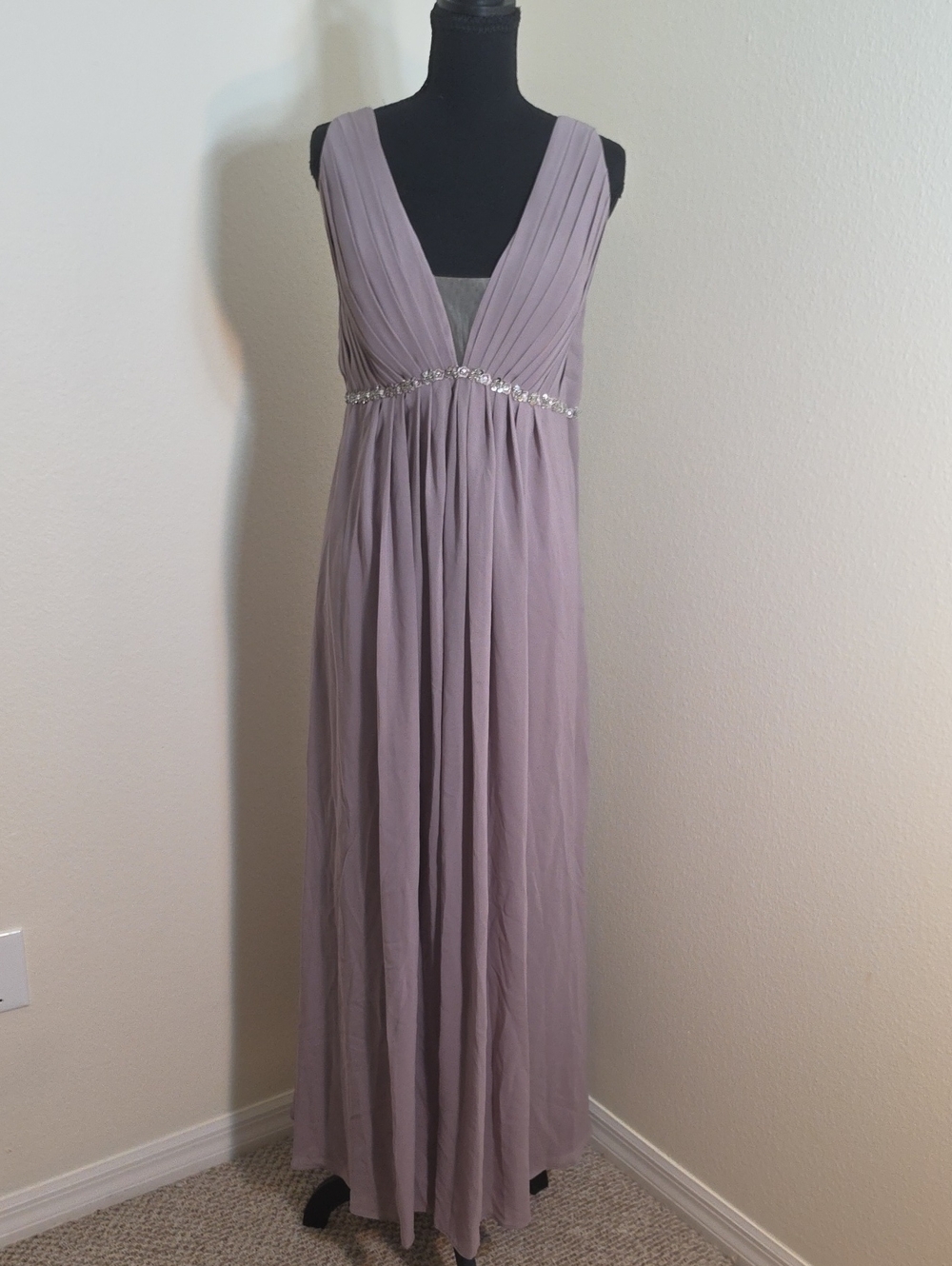 Sleeveless Lavender Maxi Dress with Embellished Waist